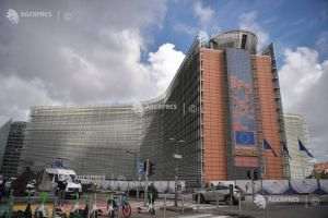 Comisia Europeană ar putea amâna majorarea cerinţelor de capital pentru bănci